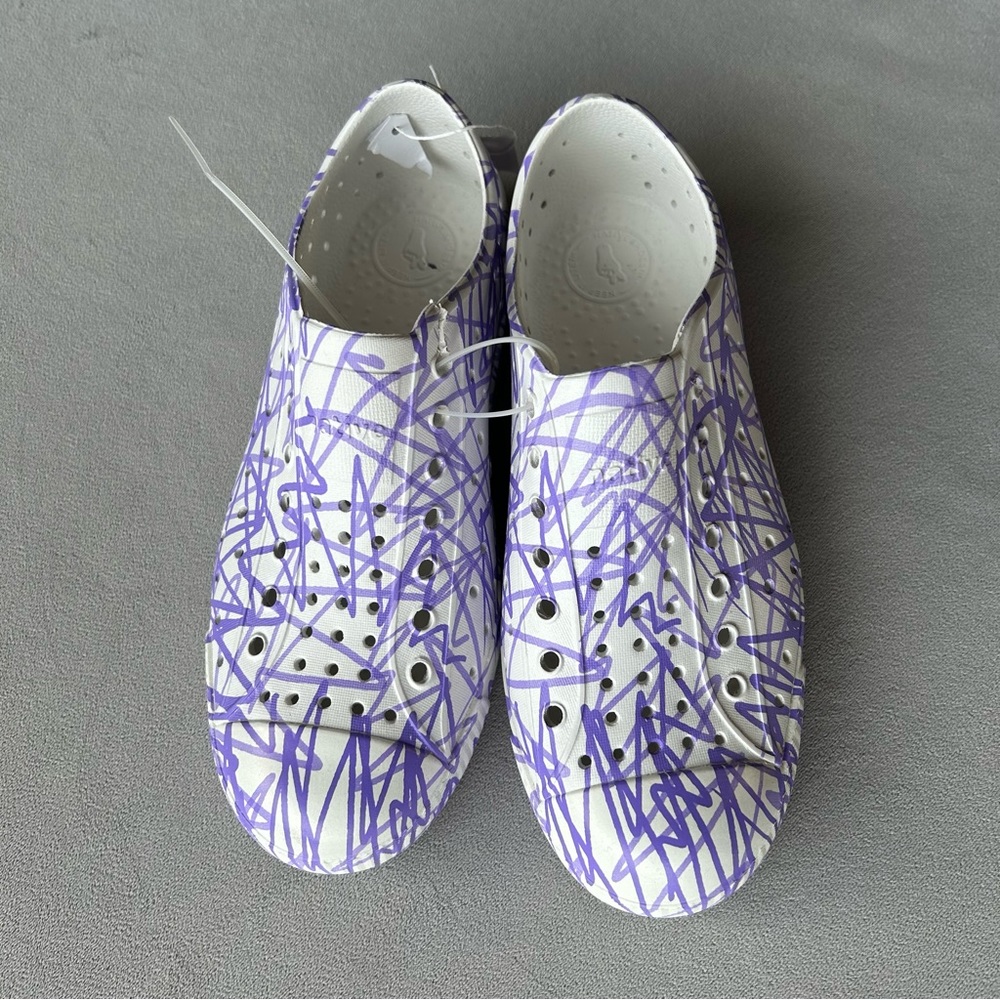 Native x Crayola ~ Size Youth 3 ~ Cool Crayon Doodle Design!